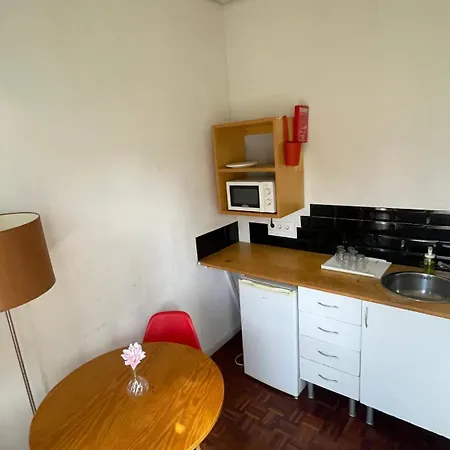 Pink Yellow Apartman Porto